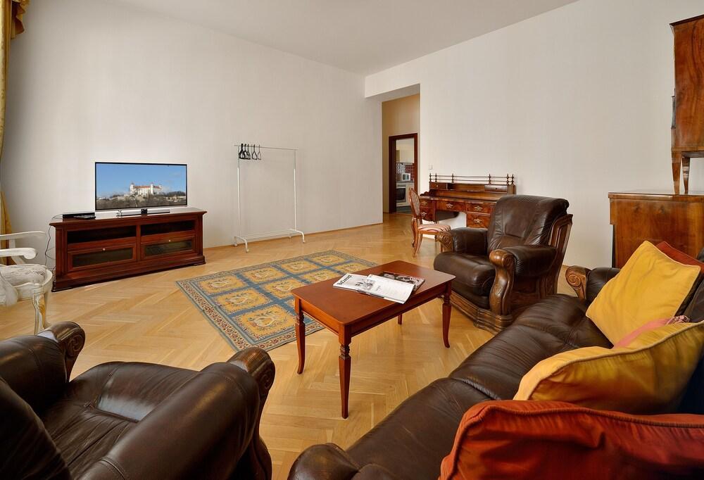 Ambiente Serviced Apartments - Tallerova Bratislava Buitenkant foto