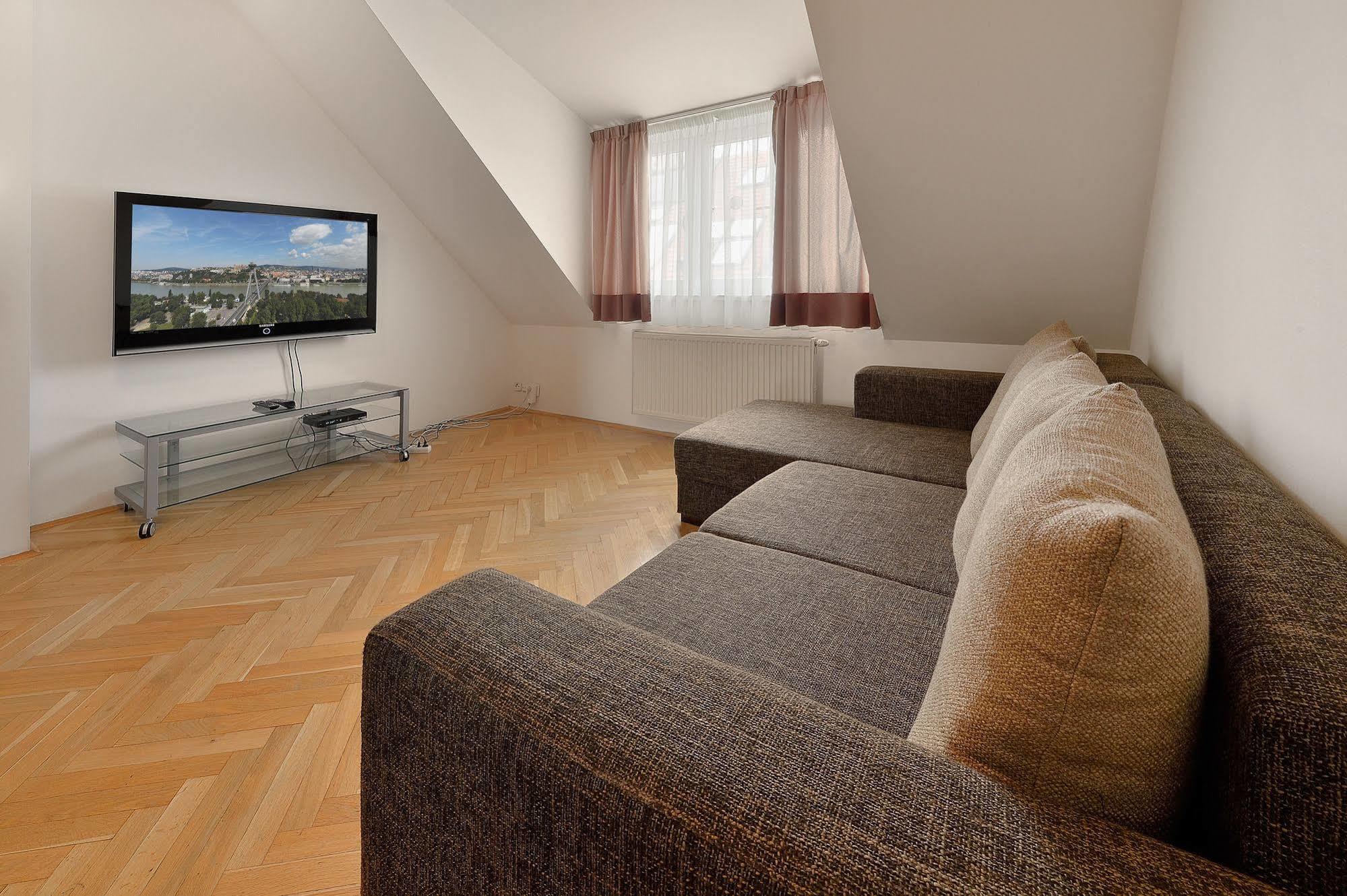Ambiente Serviced Apartments - Tallerova Bratislava Buitenkant foto