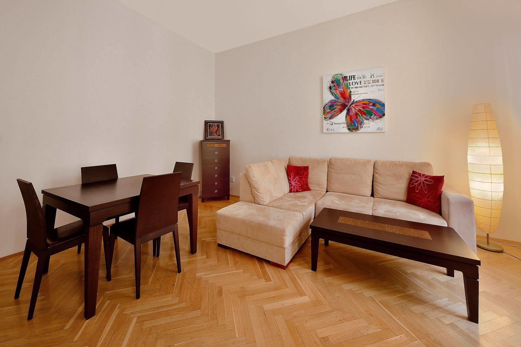 Ambiente Serviced Apartments - Tallerova Bratislava Buitenkant foto