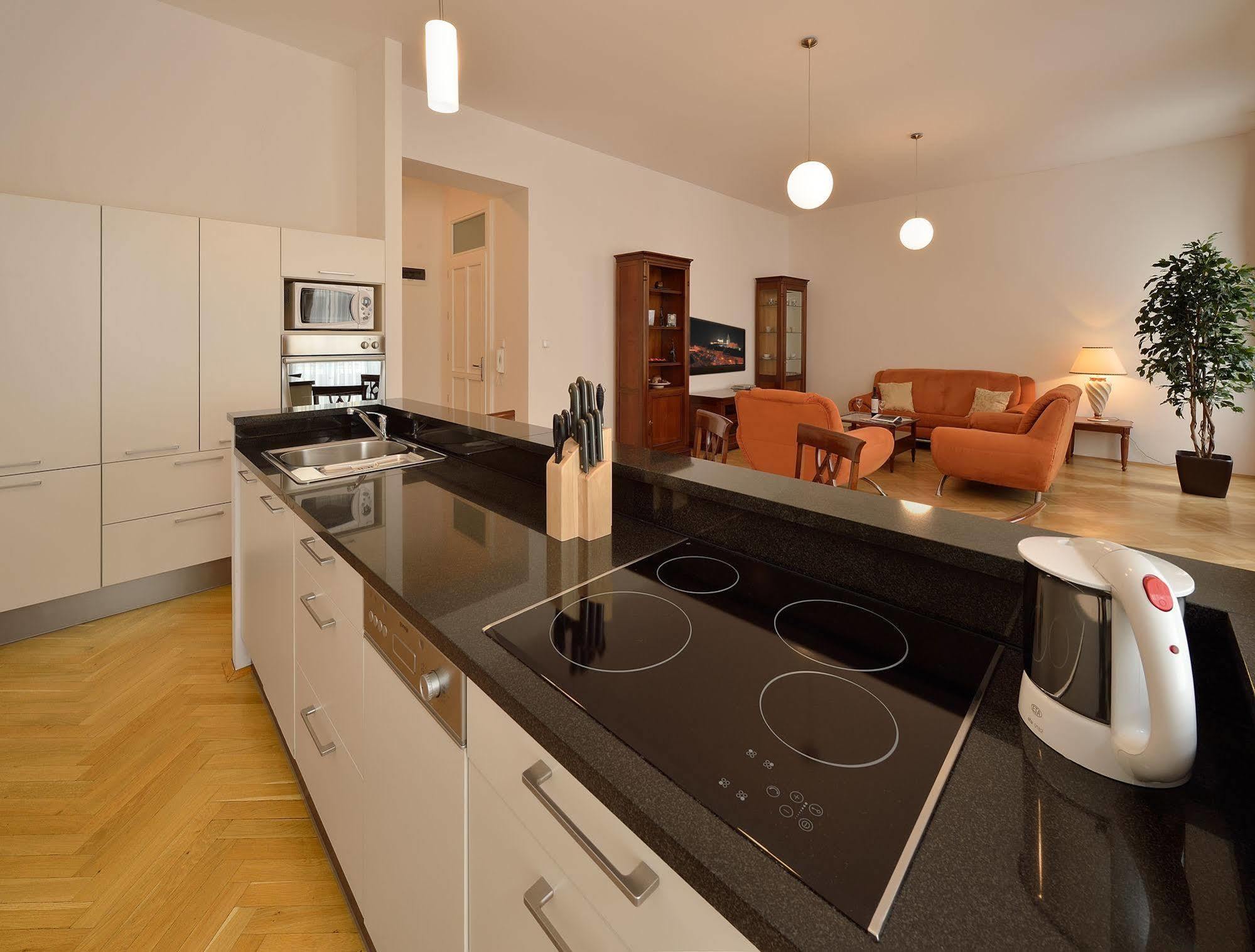 Ambiente Serviced Apartments - Tallerova Bratislava Buitenkant foto