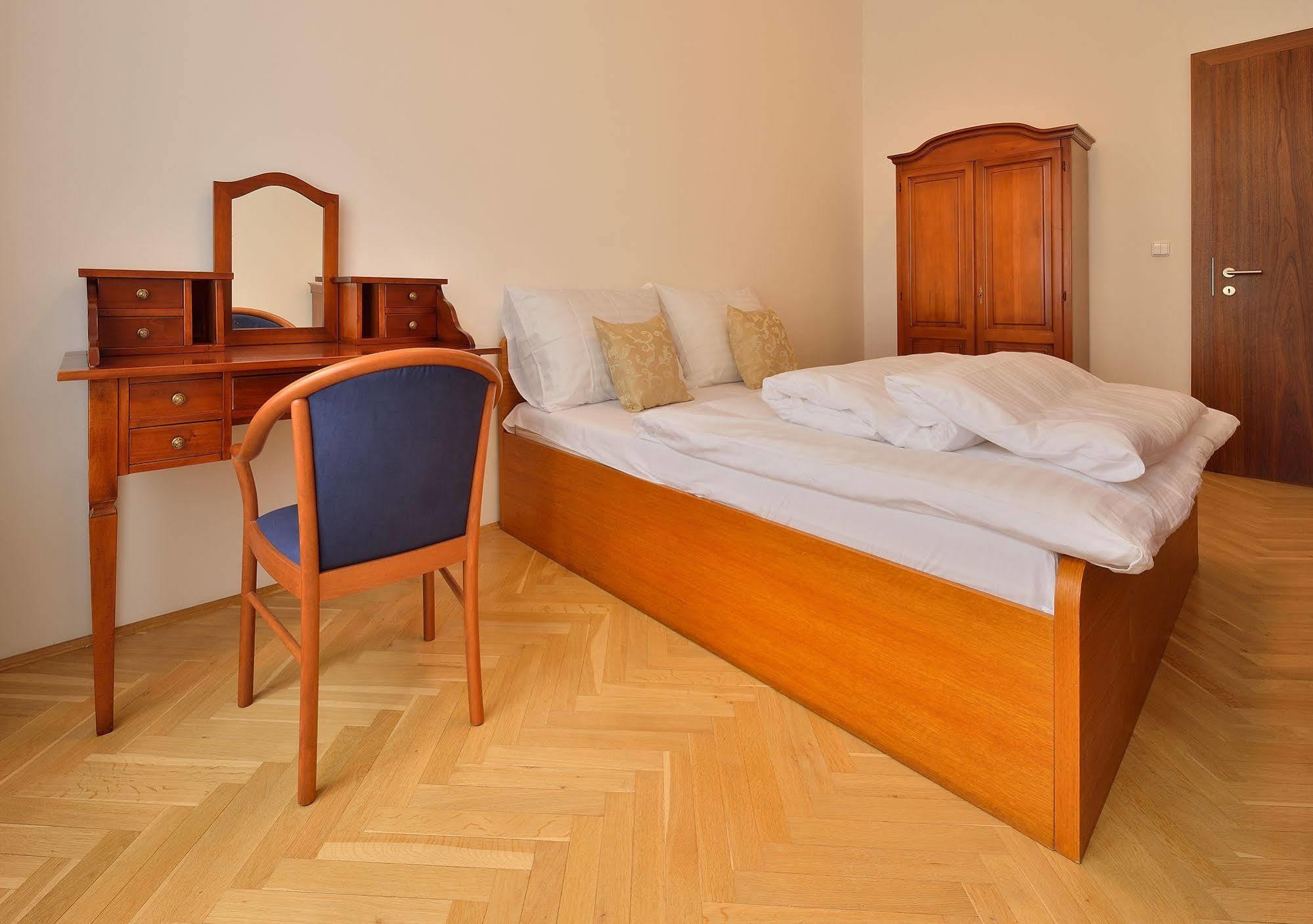Ambiente Serviced Apartments - Tallerova Bratislava Buitenkant foto