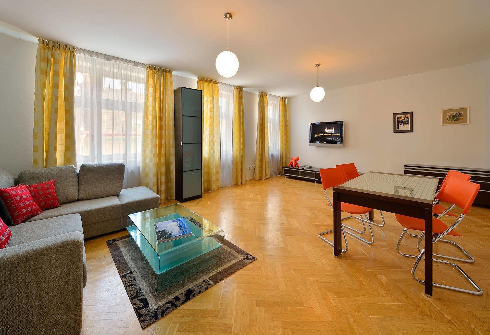 Ambiente Serviced Apartments - Tallerova Bratislava Buitenkant foto