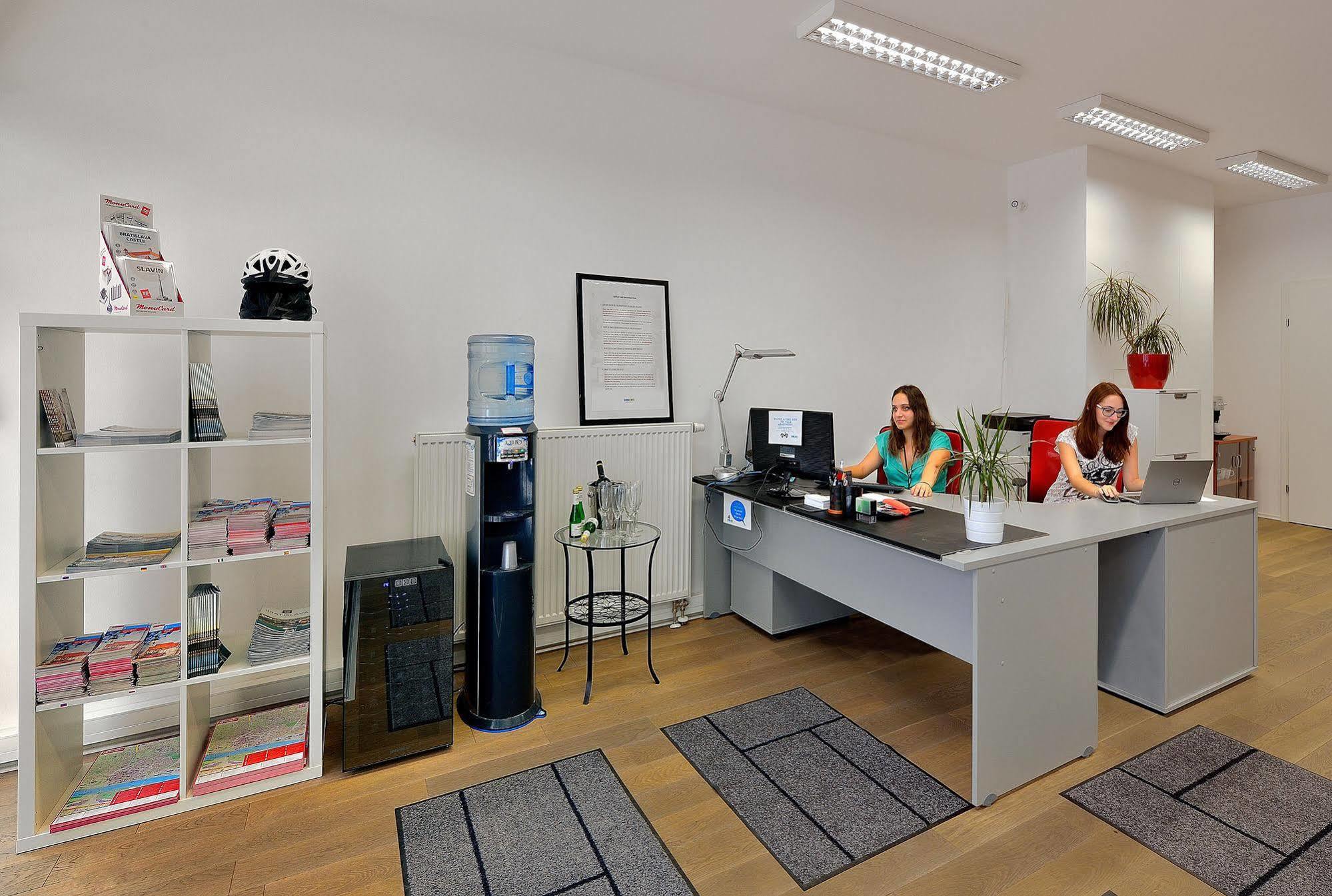 Ambiente Serviced Apartments - Tallerova Bratislava Buitenkant foto